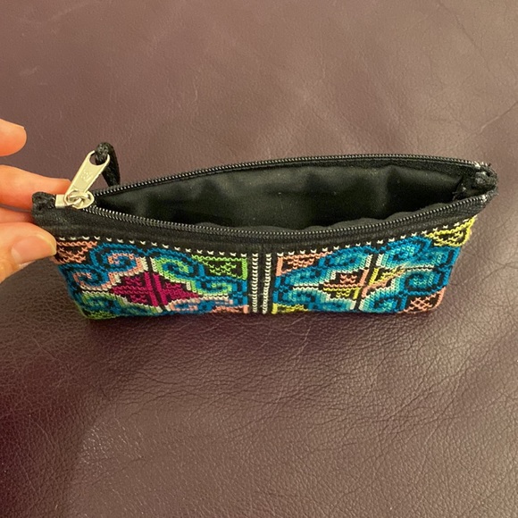 Embroidered small zippered pouch. - Picture 3 of 4